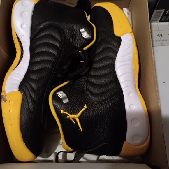 Sneakers for men I can't wear them  they are too big for me - Picture 1 of 4